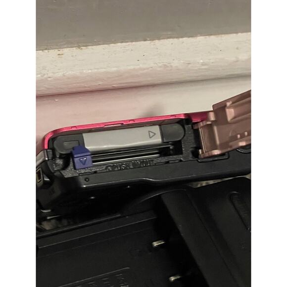 Sony Cyber-shot DSC-W710 Compact Digital Camera 16.1MP Pink 5X Zoom LCD Charger - Picture 9 of 13